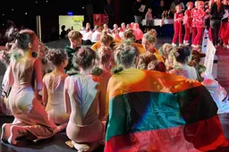 Šokėjų kasdienybė: repeticijos autobuse, ligoninės priimamasis, fejerverkai 5 valandą ryto ir artėjantis „Lietuvos talentų“ pusfinalis