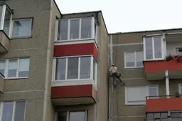 Planuojate įstiklinti balkoną?