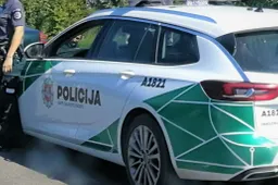 Neblaivūs vairuotojai: nuvažiavo nuo kelio, sukėlė avariją, neturėjo teisės vairuoti