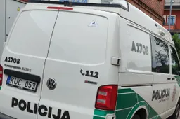 Į kavinės lankytojus metė bokalą – moteriai pataikė į veidą