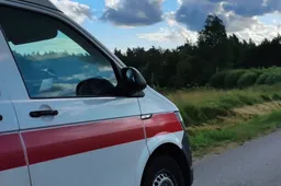 Sunkiai apgirtęs nuvažiavo nuo kelio – sužeistas vairuotojas ir keleivis