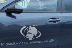 Migracijos skyrius atnaujins gyventojų priėmimą gyva eile ir jau paankstino darbo laiką