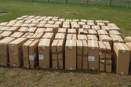 Varėnos pasienio rinktinės radiniai: tūkstančiai pakelių „Fest“, „Minsk“ ir NZ cigarečių