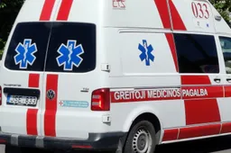 Susidūrė motociklas ir policininkės vairuojamas automobilis