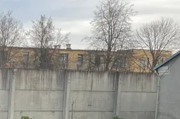 Alytaus kalėjimo darbuotojai – įtarimai dėl kyšininkavimo, kratos atliktos ir jos namuose