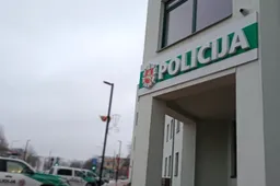 Automobilyje miesto centre vagys aptiko kone lobį