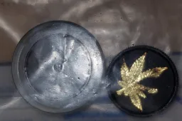 Sulaikyti nepilnamečiams „žolę“ Alytuje pardavinėję asmenys