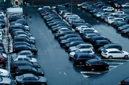 Kokios spalvos turi būti automobilis, kad jį Lietuvoje nupirktų greičiausiai?