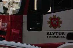 Mediniame name Alytuje degė laiptinės laiptai ir sienos, įtariamasis sulaikytas