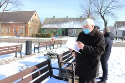 Atminimo lentose Simne bus iškaltos valsčiaus savanorių ir Vyties kryžiaus ordino kavalierių pavardės