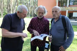 Susirinkę į miesto sodą sugrįžo į 1988-ųjų Alytų, dalinosi prisiminimais ir pagerbė išėjusiuosius