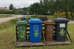 Kad konteineris būtų ištuštintas – jį reikia ištraukti prie kelio