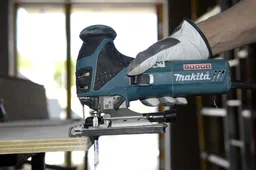 Planuojantiems vidaus apdailos darbus: kokiais įrankiais verta pasirūpinti?