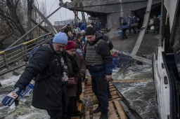 Alytaus rajono pagalba Ukrainai: pabėgėliai apgyvendinami, vienas ukrainietis jau dirba savivaldybėje