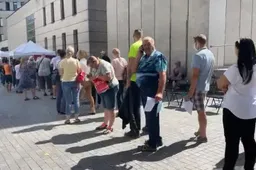 Skiepai vienkartine vakcina Rotušės aikštėje sulaukė didelio alytiškių susidomėjimo