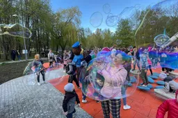 Jaunimo parke atidaryta naujoviška vaikų žaidimų aikštelė