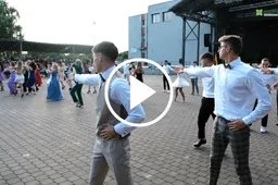 Brandos atestatai įteikti Jotvingių gimnazistams