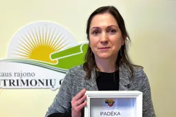 „Metų specialisto“ apdovanojimas – Alytaus rajono visuomenės sveikatos biuro specialistei