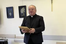 Moterį sumušusio kunigo J. Danilevičiaus byla nutraukta: susitaikė su nukentėjusiąja