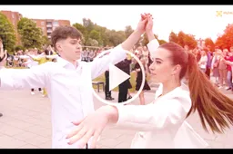 Jotvingių gimnazijos abiturientai paskutinį skambutį paminėjo masiniu šokiu