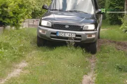 Konfliktuojantys sodo bendrijos kaimynai privalės rasti bendrą kalbą (NUOTRAUKOS)