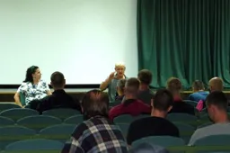 Su kino režisieriumi susitiko Alytaus kalėjimo gyventojai