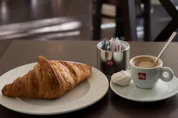 Kiek pinigų galite sutaupyti, darydami kavą namuose?