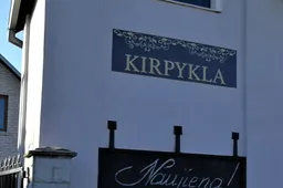 Veiklą atnaujinti kirpykloms ir parduotuvėms ketinama leisti kitą pirmadienį