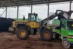 Rudeniniam žemės tręšimui – vietinis kompostas