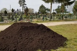 Prie kapinių bus atvežta komposto