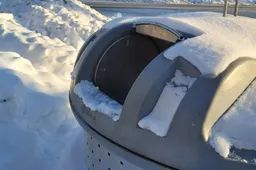 Kodėl tos konteinerių angos tokios mažos? Kad stabteltume...