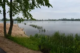 Maudytis nerekomenduojama dviejuose ežeruose