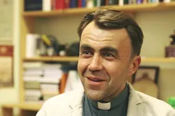 Priklausomybę nuo alkoholio ir narkotikų įveikęs kunigas apie tai kalbasi su nuteistaisiais