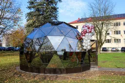 I Alytuje atvertas kupolas