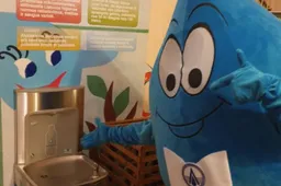 Visose Alytaus mokyklose fontanėlius–gertuves įrengę vandentiekininkai vėl aplankė pirmokus