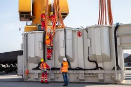 Lietuvos energetikos vartų į Vakarus projektas artėja prie pabaigos: į elektros stotį prie Alytaus atvežtas dar vienas autotransformatorius