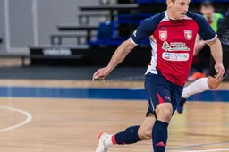 Kovas dėl kelialapio į pusfinalį salės futbolininkai pradėjo pergale