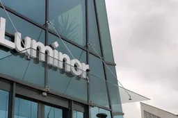 Bankas perspėja klientus: sukčiai ragina patvirtinti mokėjimo operacijas, kurių nebuvo