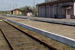 Negyvas vyras rastas tarp bėgių