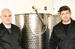 Naujas vyndarystės verslas rajone – medaliais jau apdovanotas vynas