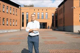 Metų mokytojas Modestas Raudonis: „Klystam, džiaugiamės, mokomės, patiriam – svarbiausia, kad tai būtų antri namai...“