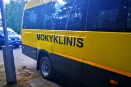 Mokinių Lietuvoje sumažėjo beveik perpus