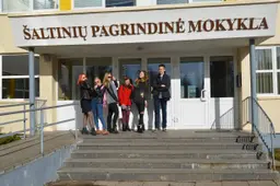 Šaltinių pagrindinėje mokykloje – gimnazistų pamoka „Padėk man užaugti be patyčių“