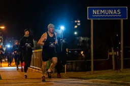 Žiemos šventė prasidėjo naktiniu bėgimu