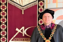 Alytaus kolegija išleido naują slaugos specialistų laidą, jie dirbs Lietuvoje, Belgijoje ir Norvegijoje