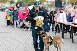 Kinologas Dovydas ir jo tarnybinis šuo Dolcas tapo prizininkais