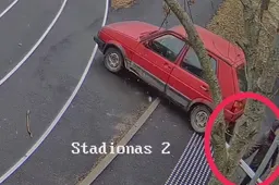 Videokameros viešose rajono vietose fiksuoja: miestiečių šiukšlės kaimo kapinėse ir keistos pramogos Nemunaityje