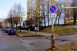Kodėl naujieji kelio ženklai Alytuje „neveikia“? (VIDEO)