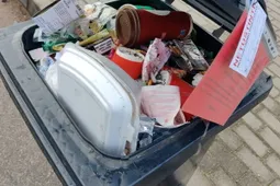 Indelių nuo produktų švariai plauti nebūtina, bet įmesti į pakuočių konteinerius – privaloma