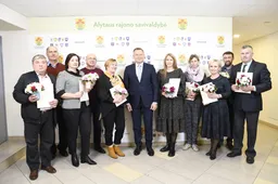 Pasveikino neeilines sukaktis šventusius